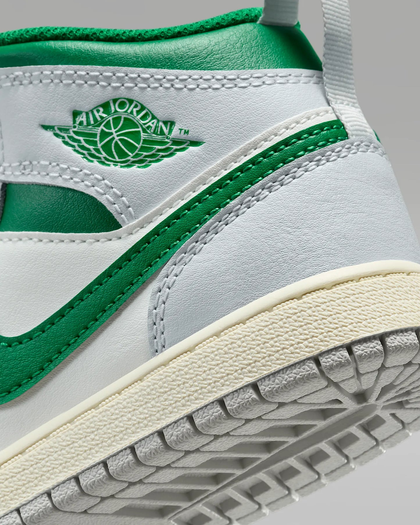 jordan 1 mid ps verde-bianco