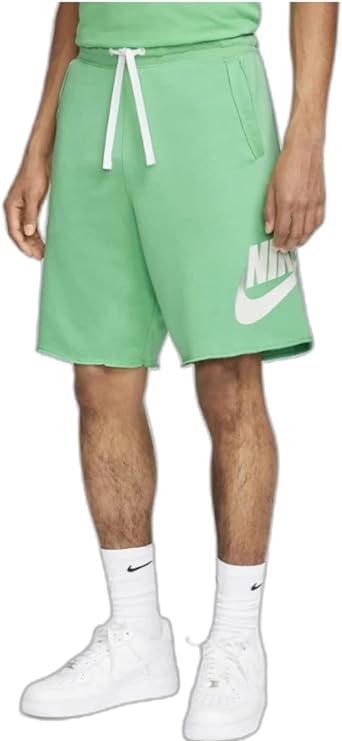 Nike Club Alumni Shorts in French Terry verde