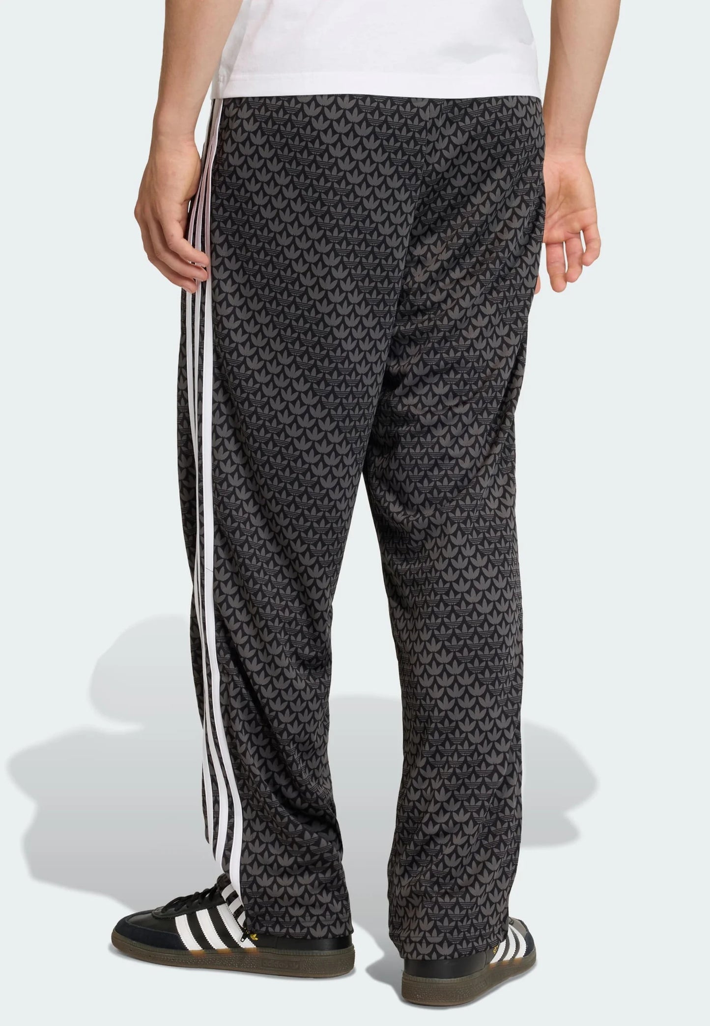 adidas- pantalone da allenamento con monogramma loose firebird uomo